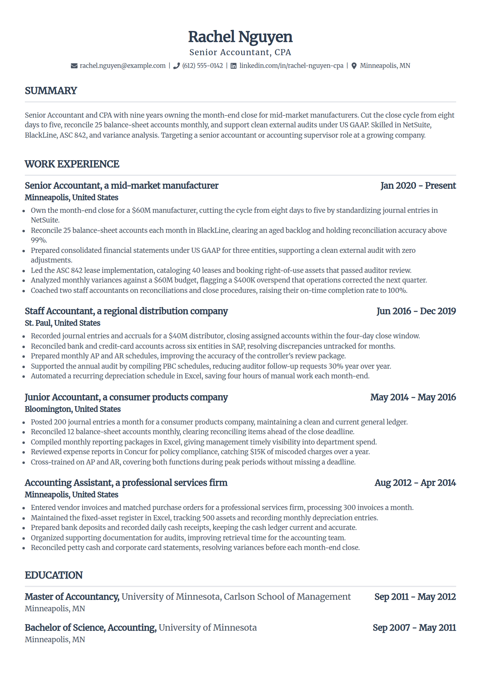 Senior accountant resume example in the Standard template